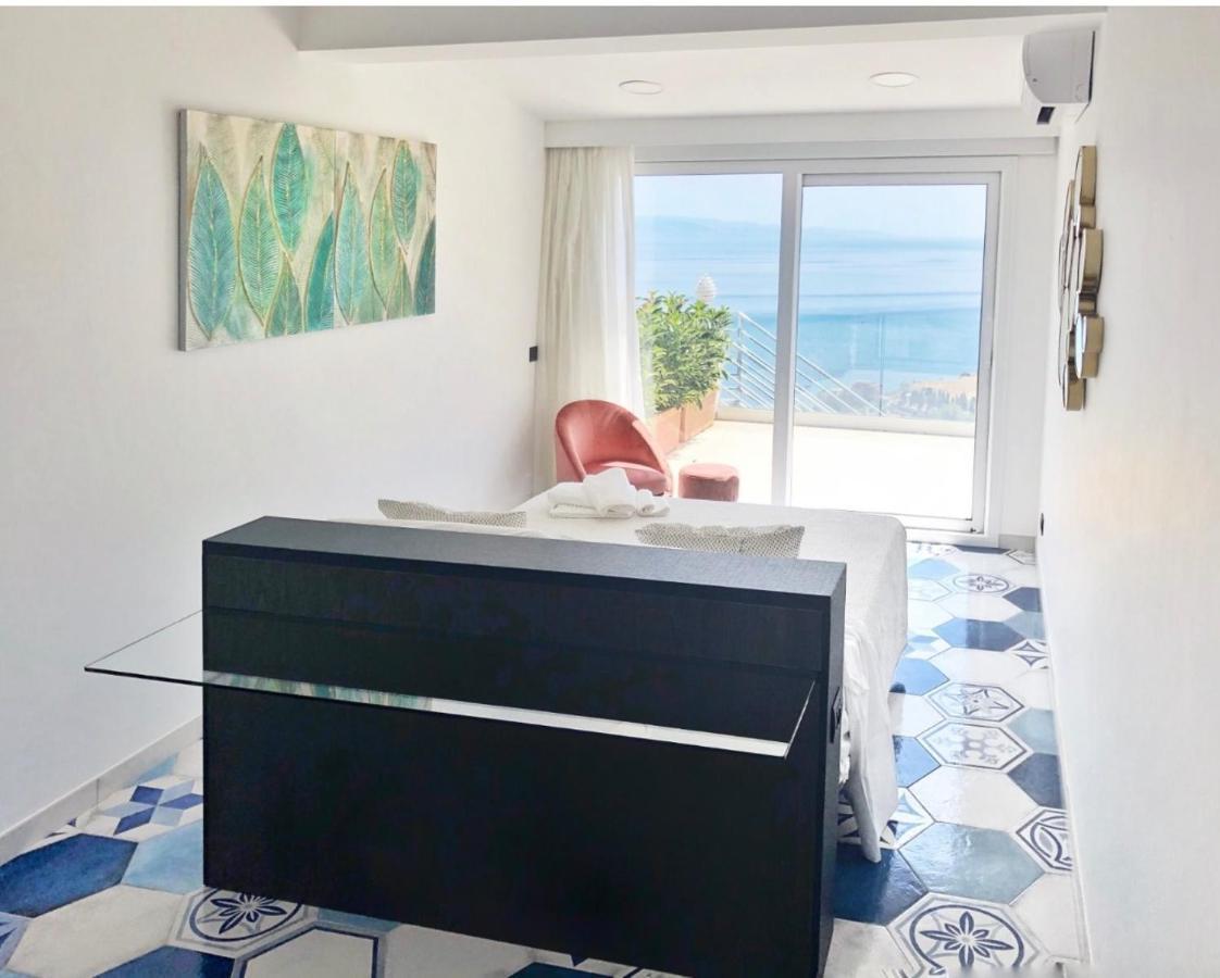 Suite Apartments Branco - Infinity Pool & Sea View - 5 Minuti Dal Centro Taormina Exterior foto